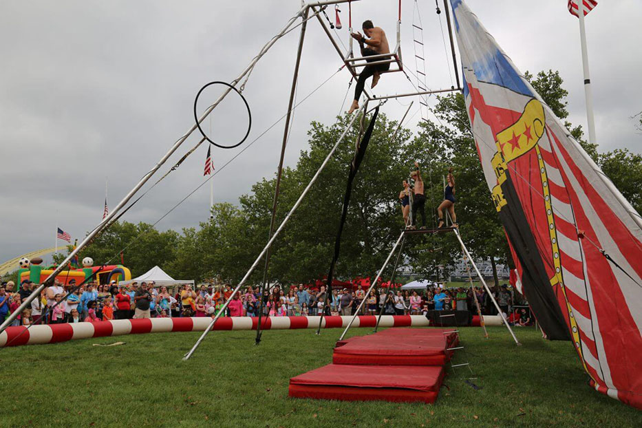 Flying Low Cast Trapeze